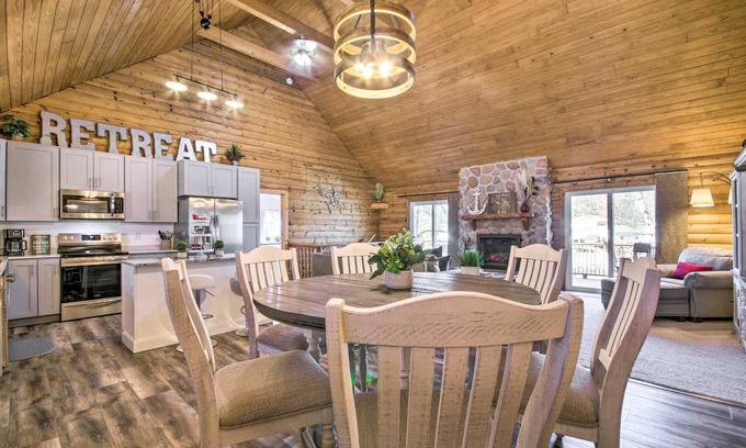 Osage Beach Cabina | NEW! Osage Beach Cabin w/ Deck, Fire Pits and Private Dock!