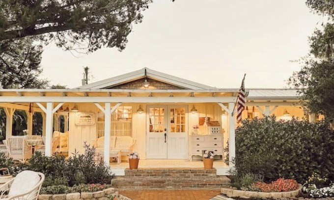 Buckingham Casa | New Owners! Storybook Cottage!