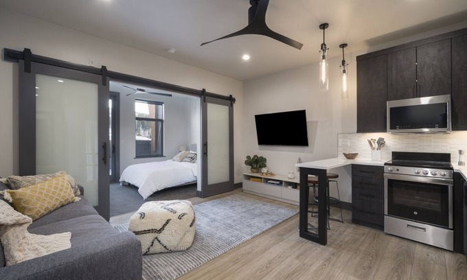 Peak 8 Condominio | New! Park Ave Flat 12, Brand new Luxury Condo, Minutes to Everything!