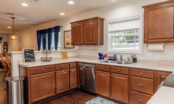 Brenham Casa | New! Pecan Hide Out is a rustic home with fire pit and tree house!