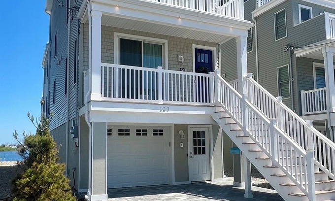 Seaside Heights Casa | NEW Pelican Island BAY FRONT home, mins to beach, kayaks, paddleboards, sunsets!