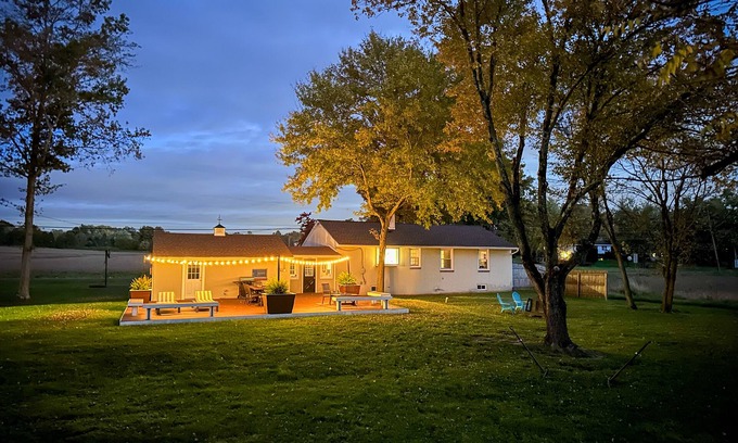 Blooming Glen Casa | New! Pet-friendly Bucks County home, huge backyard