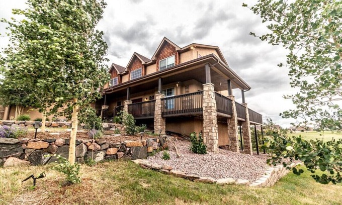 Colorado Springs Casa | NEW! Pikes Peak View with Pool Table & Movie Room
