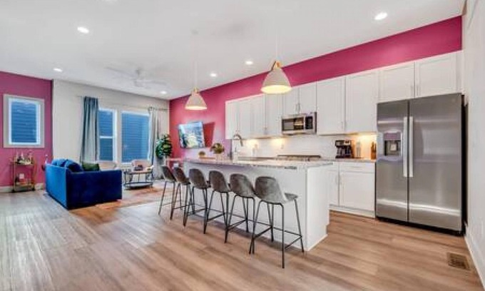 Talbot's Corner Casa | NEW Pink Howdy Oasis 13 Beds Rooftop View Parking