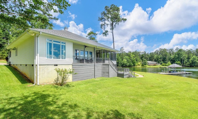 Dadeville Casa | New! Point Of View at Lake Martin w/400+ ft of waterfront and sleeps 10!