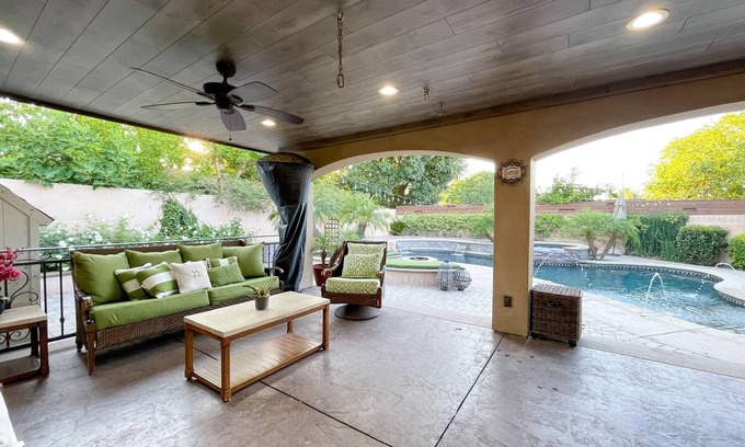 Sylmar Casa | New Pool Home w/Firepit and Outdoor Kitchen minutes from Universal and Six Flags