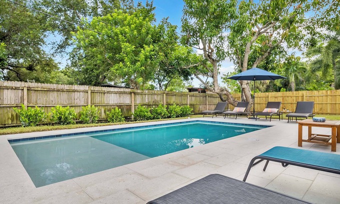 East Naples Cabaña | NEW POOL! Naples Home 2 miles to Beach/5th Ave, 2 King Beds, Hot Tub, Bikes