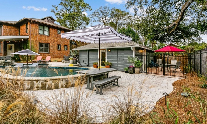South Pensacola Apartamento | New Pool! - North Hill Private Studio Guest House w/ Loft Queen Bed - New Pool! WiFi & Cable TV