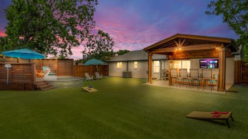 Arlington Casa | NEW Pool Patio Walk to ATT Hollywood Vanity