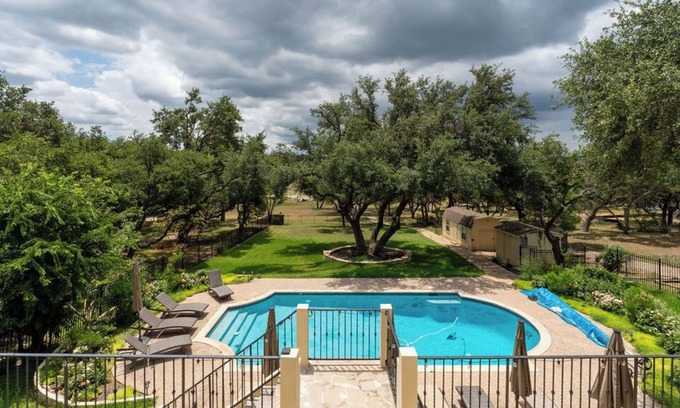Hudson Bend Casa | *NEW* - Pool | Sleeps 16 - WalkerVR Walking on Sunshine!