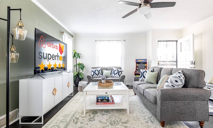 Memphis Casa | *NEW* Popcorn & Pacmac | Delightful Memphis gem
