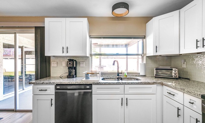 New Port Richey East Casa | New Port Richey Home < 4 Mi to Downtown!