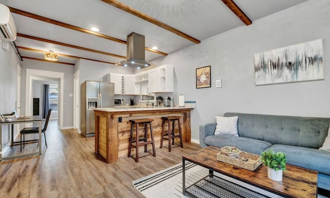 New Tacoma Apartamento | New! Prime DT Modern - Extended stay Equipped!