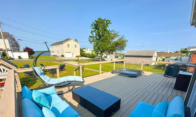 West Haven Villa | New Private Luxury Home With Waterfront and outdoor jacuzzi
