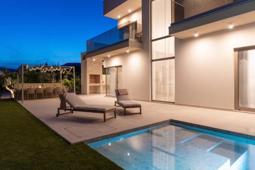 Kastela Villa | NEW Private Pool Villa Veluri