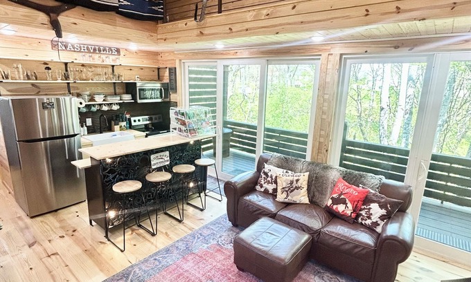 Kedron Cabina | NEW PRIVATE Quiet Cabin in The Woods ~3 KING BEDS, FiRE PIT, 1 ACRE ~HIKING
