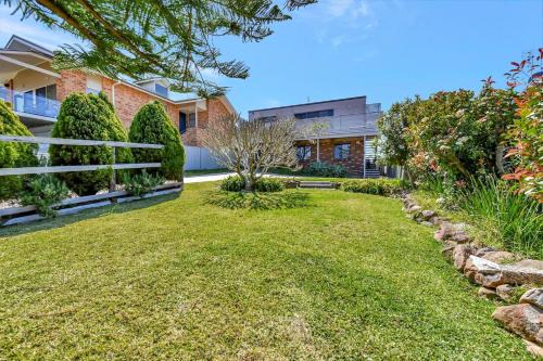 Sunshine Casa | New Property Seabreeze Bungalow - Lakeview Sunset Delight at Sunshine on Lake Macquarie