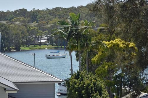 Brightwaters Casa | NEW PropertyBreezy Bayside Haven at Brightwaters