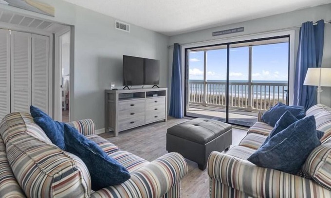 Golden Mile Condominio | NEW Raintree Villas - Oceanfront view, one block from beach, Wifi included