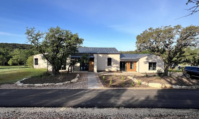 Johnson City Complejo | New Ranch home~ in Johnson City, TX Hill Country Rustic Modern Hacienda