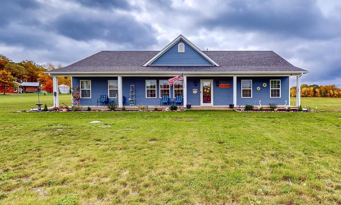 Dundee Casa | New ranch-style in the heart of Finger Lakes/Wine Country with porch & firepit