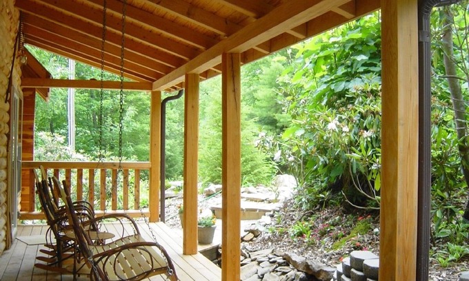Spruce Pine Cabina | Nueva casa de troncos de cedro rojo justo al lado de la Blue Ridge Parkway en Little Switzerland, Carolina del Norte