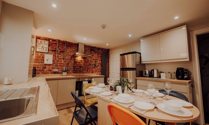 Retford Casa | New Refurbed. Home from Home. near Train station for Families and Contractors