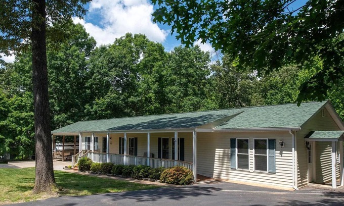 Mineral Casa | NEW! Relax at Liberty's Nest, a charming lake access home with boat slip.