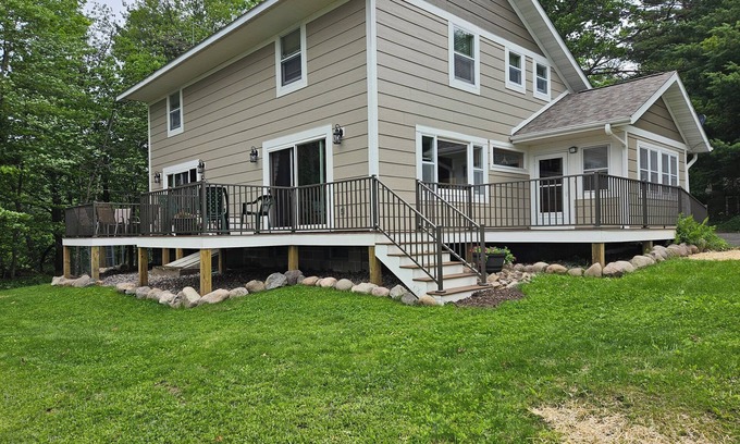 Hayward Cabina | New Remodel Lake Cabin for Fall and Winter Sports weekly/monthly rental