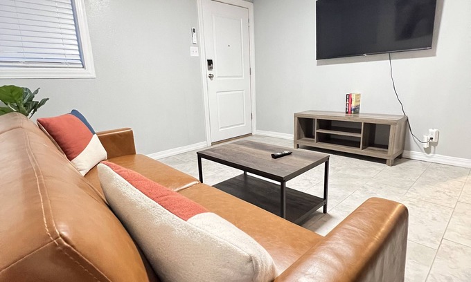 Biggs Field Apartamento | NEW! Remodeled - Gated 1 Bed Unit 1