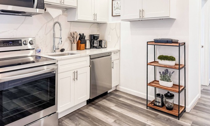 South Boston Apartamento | New Reno! 3 Beds, in unit Washer & Dryer, Southie!