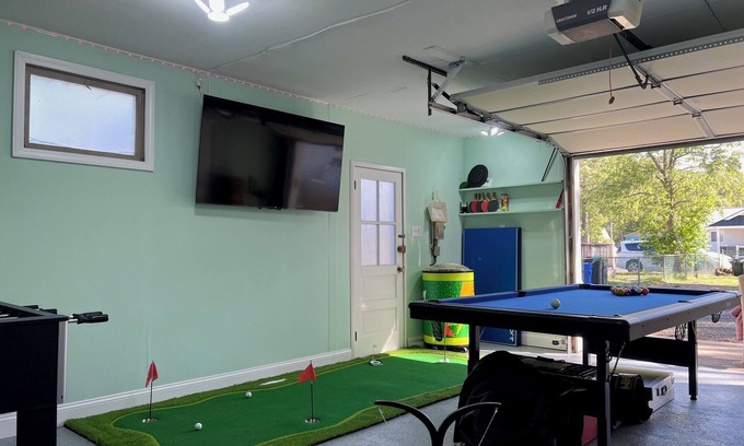 Villas Casa | New Reno! 5 min walk to beach, Garage Arcade! 3 bedroom/4 bed/2 bath. Must see!