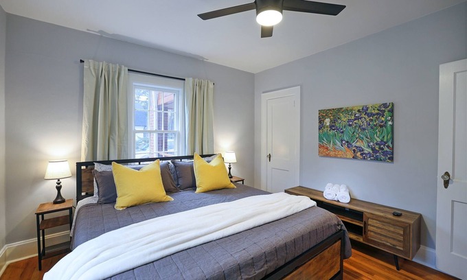 Durham Casa | *New & Renovated* MCM Duplex 3 mi to DT Durham