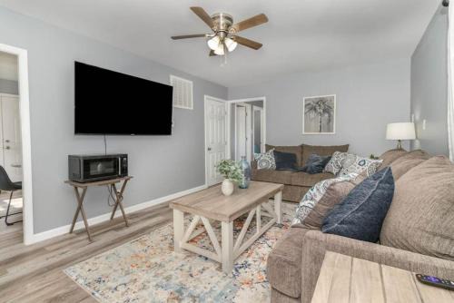 Middletown Casa | New renovated single-family home built in 1999