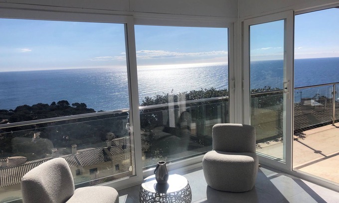 Calella de Palafrugell Villa | Novedad! Villa Solemar, fantásticas vistas al mar desde todas las habitaciones.