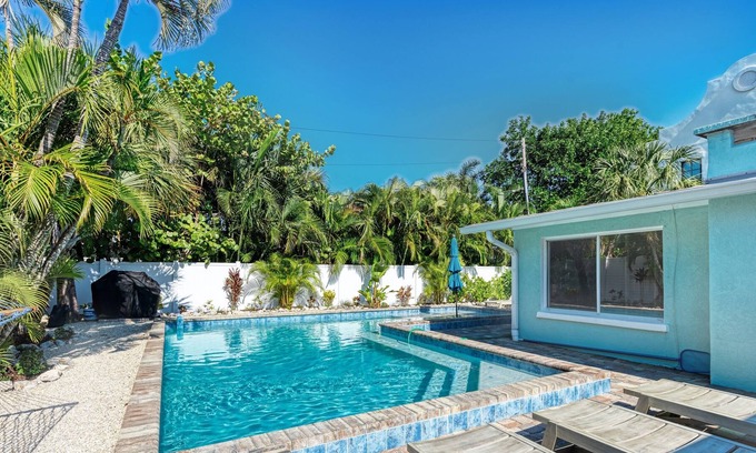 Holmes Beach Casa | New Rental The Haven Unit 2 Heated Pool 2 Bedroom Home by Redawning