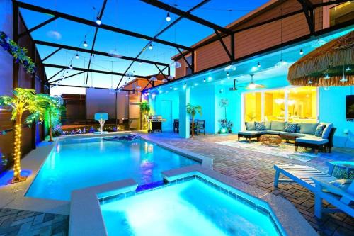 Four Corners Casa | New Resort Private Pool & Spa Outdoor Theater Game Room Minutes to Disney World