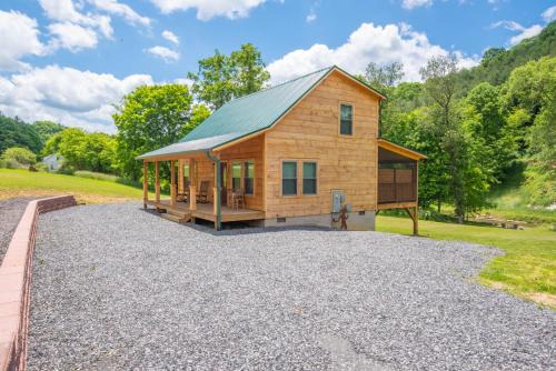 Creston Casa | New River Log Cabin, HOT TUB, Fire Pit