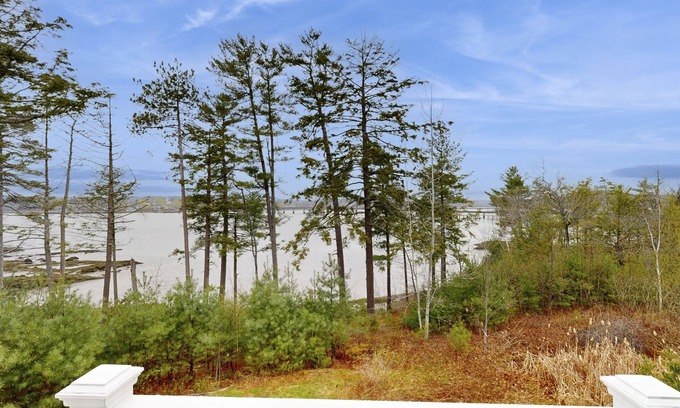 Edgecomb Condominio | New Riverfront Condo in Sheepscot Harbour - Walk to Famed Seafood Eatery