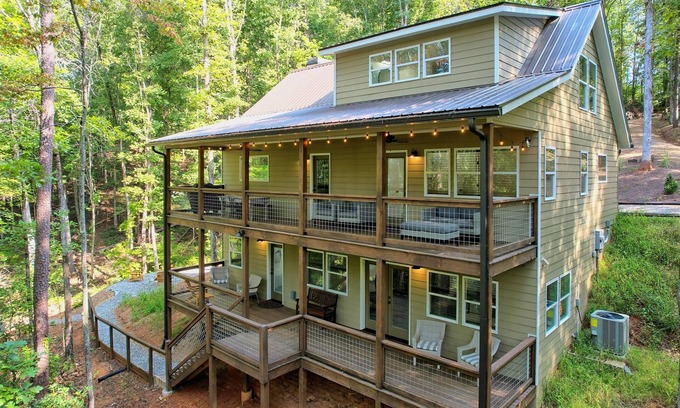 Dahlonega Cabina | New! Riverfront with Arcades & Firepit