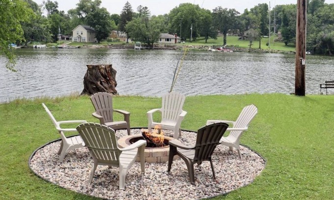 Edgerton Casa | NEW! Rock River Escape ~Waterfront home W/ Pier