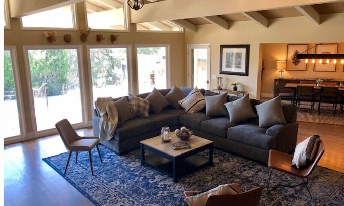 Mariposa Casa | NEW Rustic Mountain Retreat - 30 mi. from Yosemite