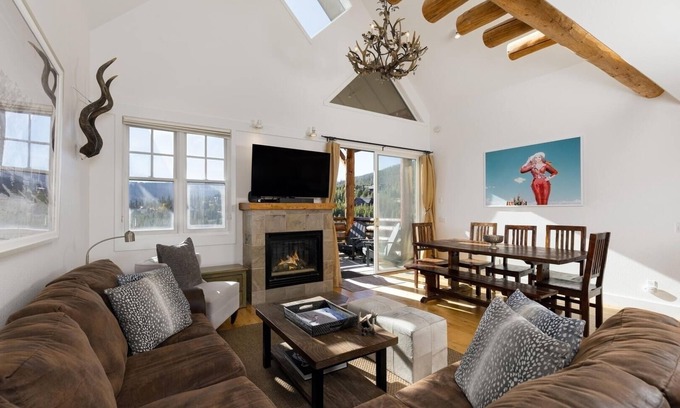 Saddle Ridge Casa | NEW! Saddle Ridge J2 3-Bedroom Home with Mountain view