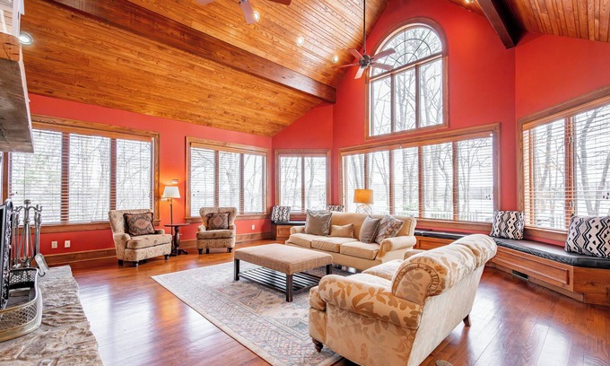 Blakeslee Casa | New! Sailor's Point: Lakefront, Hot Tub, Dock, Dogs OK!