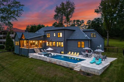 Mooresville Casa | New Saltwater Pool Spa Views Wilson Hideaway
