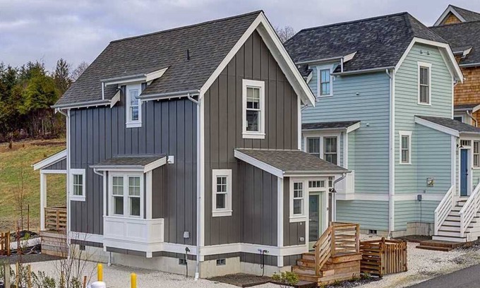 Seabrook Casa | *NEW* Seabrook's Ocean Eyrie: Dog Friendly, Charging Station!