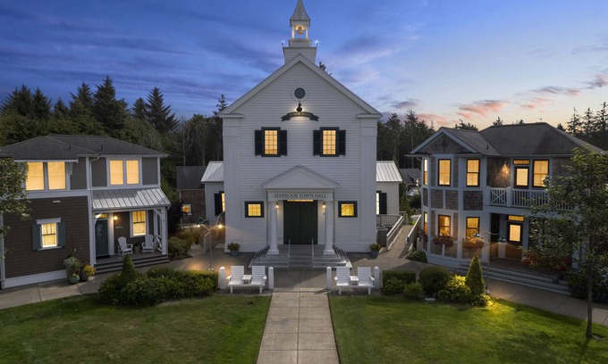 Seabrook Casa | *New* Seabrook's The Oyster House: Private hot tub!