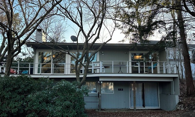 New Seabury Casa | New Seabury Cape Escape! 3 BR Mid Century House 5-7 minute walk to Poppy Beach