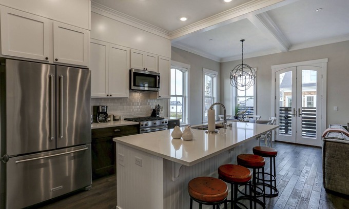 Seabrook Casa | *New* Seafaring Retreat, ocean view, dog-friendly!