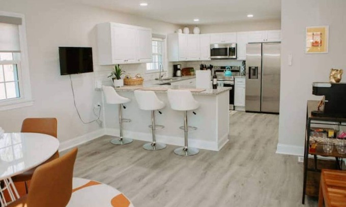 Winston - Salem Casa | NEW! Serene Getaway ~ Near Hanes Mall and WFU. Fire Pit, Games & Ping-Pong.